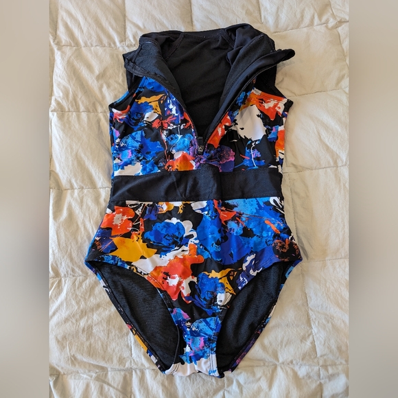 Funky One Piece Swimsuit - Picture 3 of 6